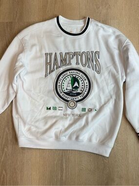 Hamptons White Crewneck Sweatshirt with Green & Navy Sailing Crest